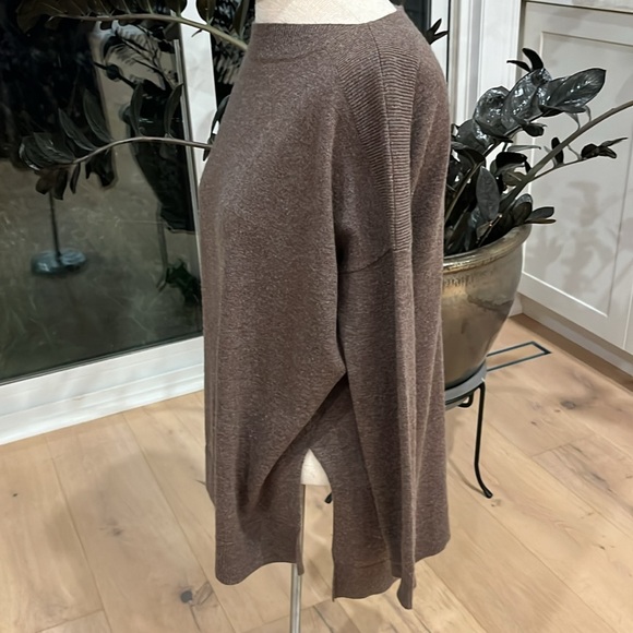 EUC Vince soft brown wool cashmere blend long sleeve boat neck oversize sweater - Picture 4 of 8